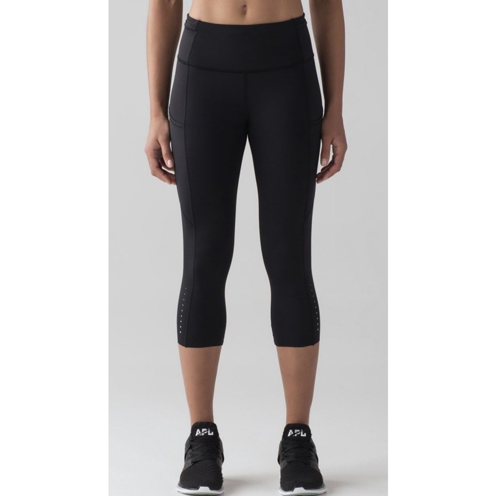 LULULEMON F&F CROP LEGGING 19” POCKETS DARK BLACK COLIR SIZE 6 WAIST 12.5”
